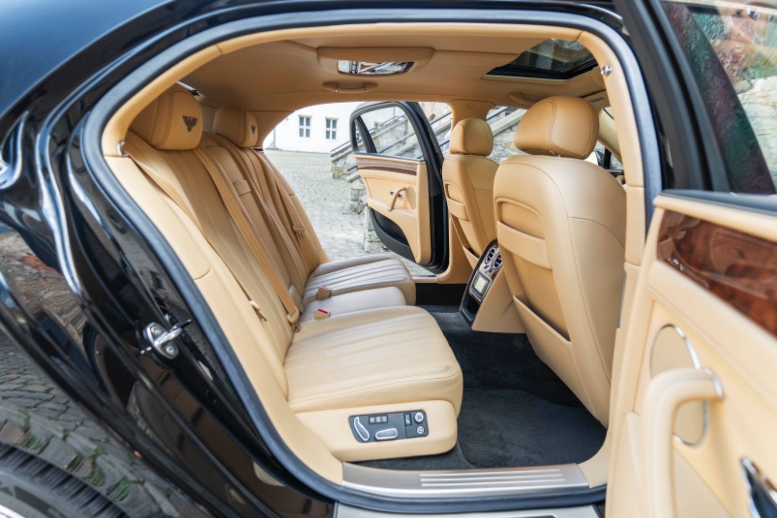 Fahrzeugabbildung Bentley Flying Spur 6.0 W12 Autom. Bixenon NAVI PDC KAM