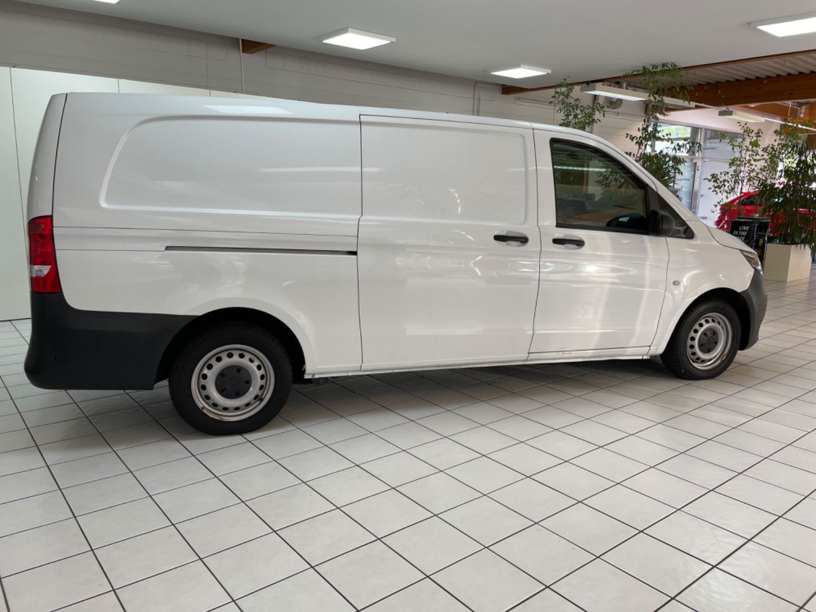 Fahrzeugabbildung Mercedes-Benz Vito Kasten 111 extralang *Werkstatt*