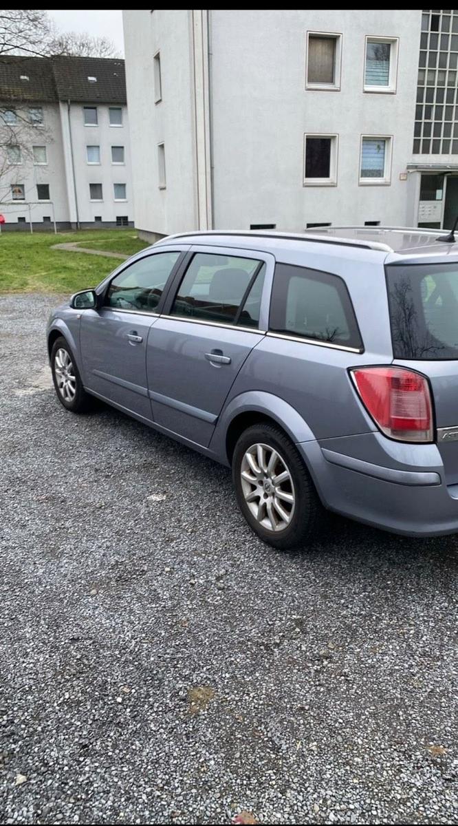 Opel Astra 2004 — вигляд ззаду