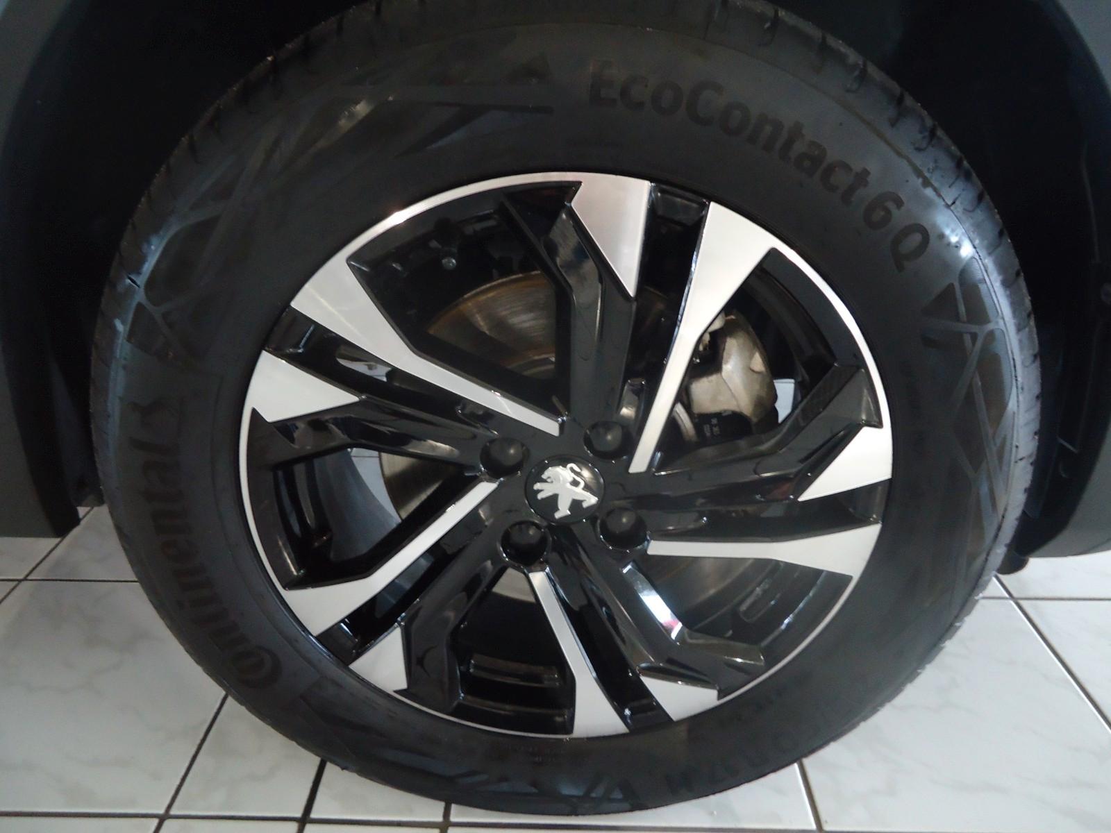 Peugeot 2008 PureTech 155 EAT8 GT *Navi-Sitzheizung*