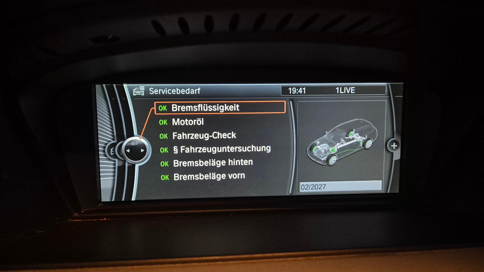 BMW 320 2010 — photo 11