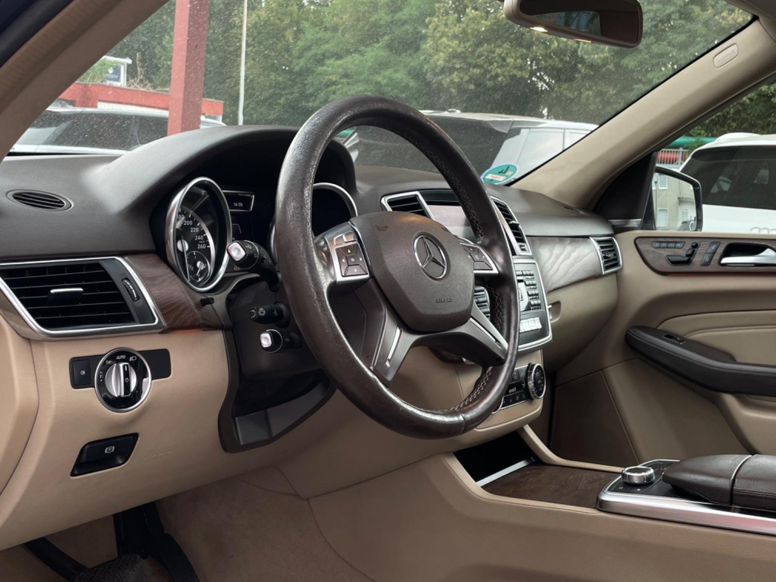 Mercedes-Benz ML 350 4Matic AMG /S-DACH/R-KAMERA/MEMORY/LEDER