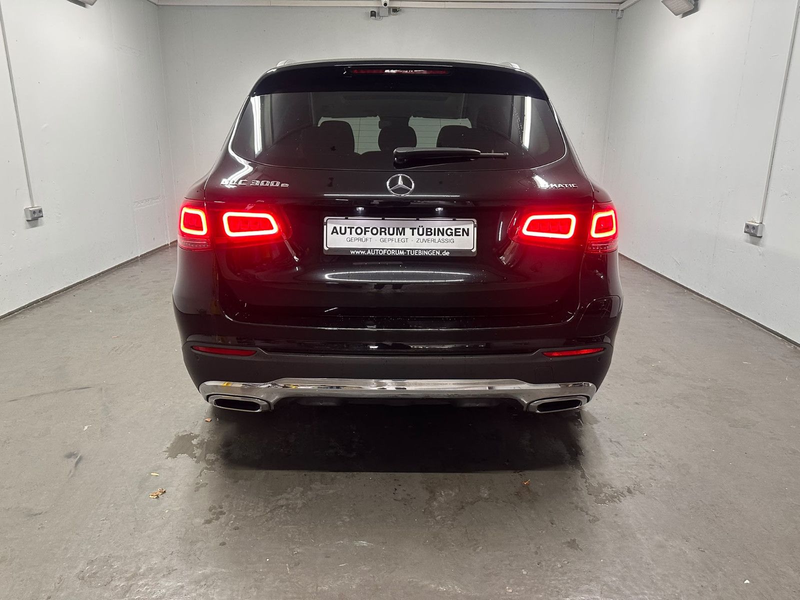 Fahrzeugabbildung Mercedes-Benz GLC 300 e 4MATIC Autom.*AHK*PANORAMA*DISTRO
