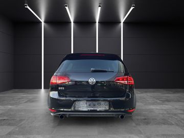 Volkswagen Golf - 6