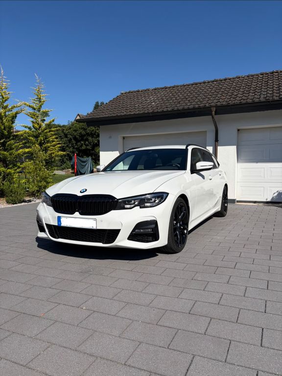 Image of BMW 320