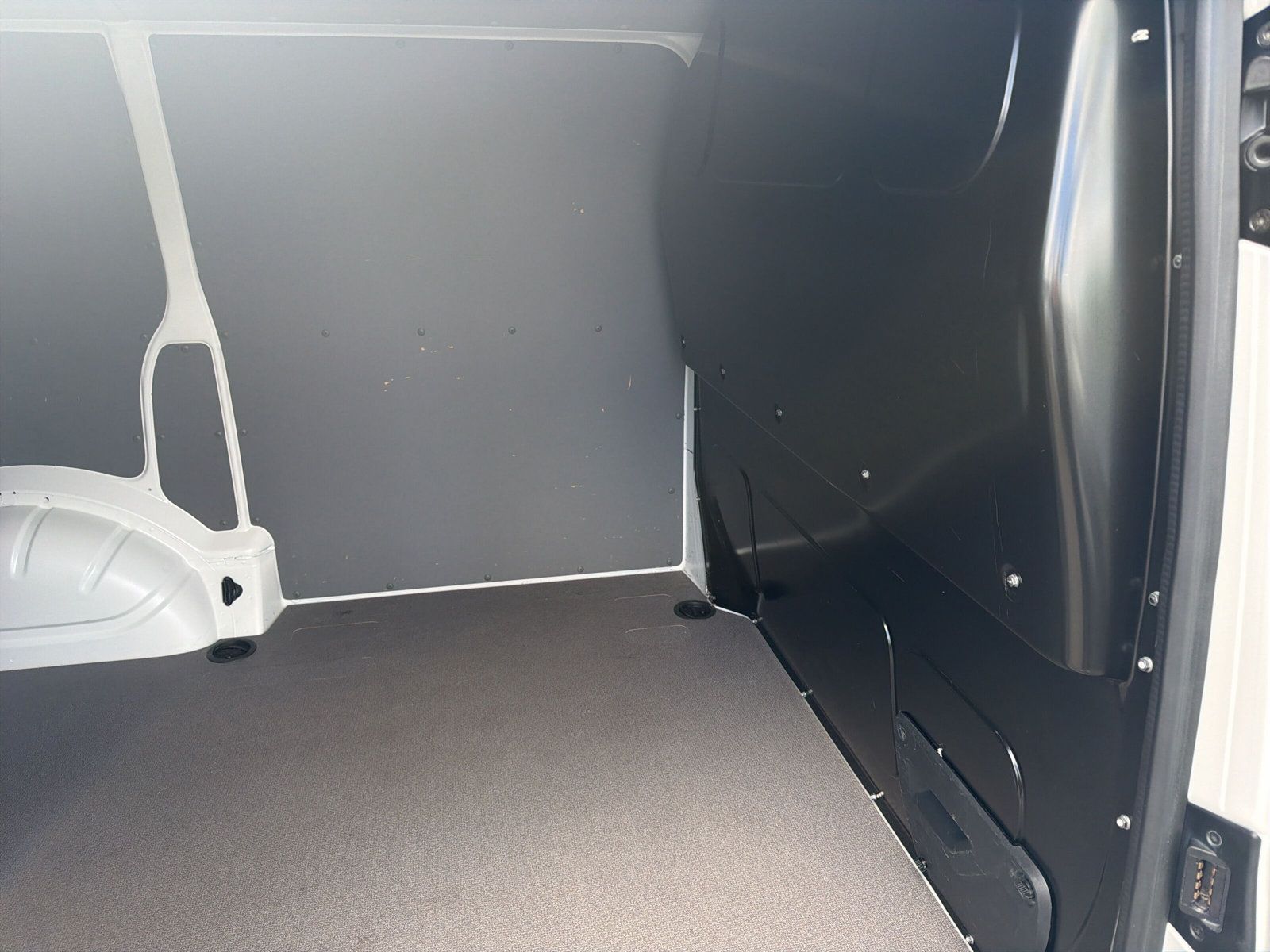 T6.1 Transporter Kasten TDi Klima LED AZV