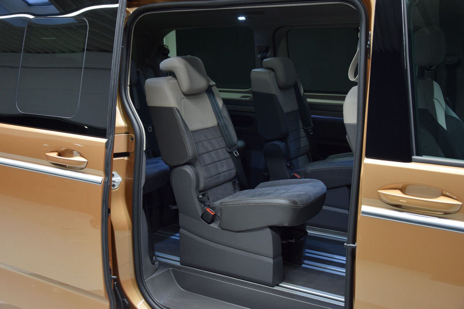 Fahrzeugabbildung Volkswagen T7 Multivan Style Lang Pano HuD h&k Memory AHK