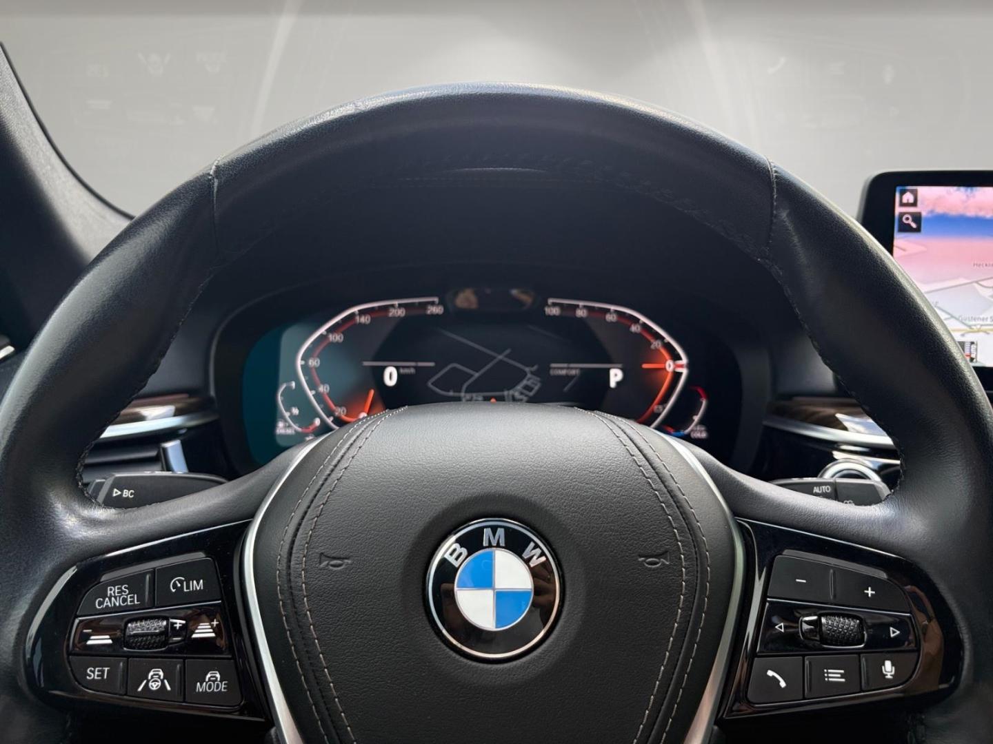 BMW 530 d Touring Luxury Line HuD 360° AHK Laser 4-Z