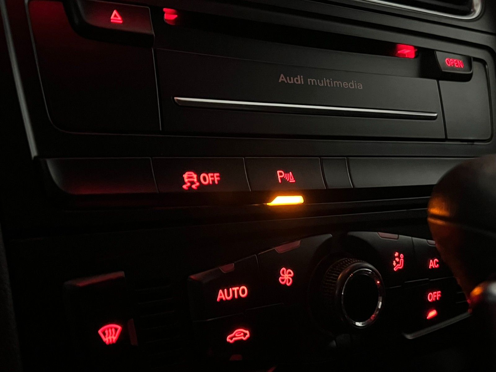 Fahrzeugabbildung Audi A4 Avant S line Sportpaket / plus Quattro