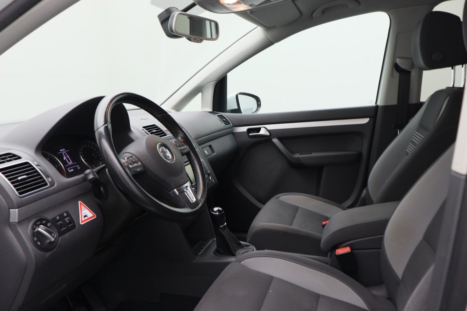 Fahrzeugabbildung Volkswagen Touran Life BMT AHK Navi PDC