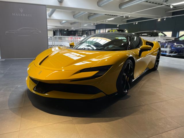 Ferrari SF90 Stradale Giallo Lift Kamera Carbon