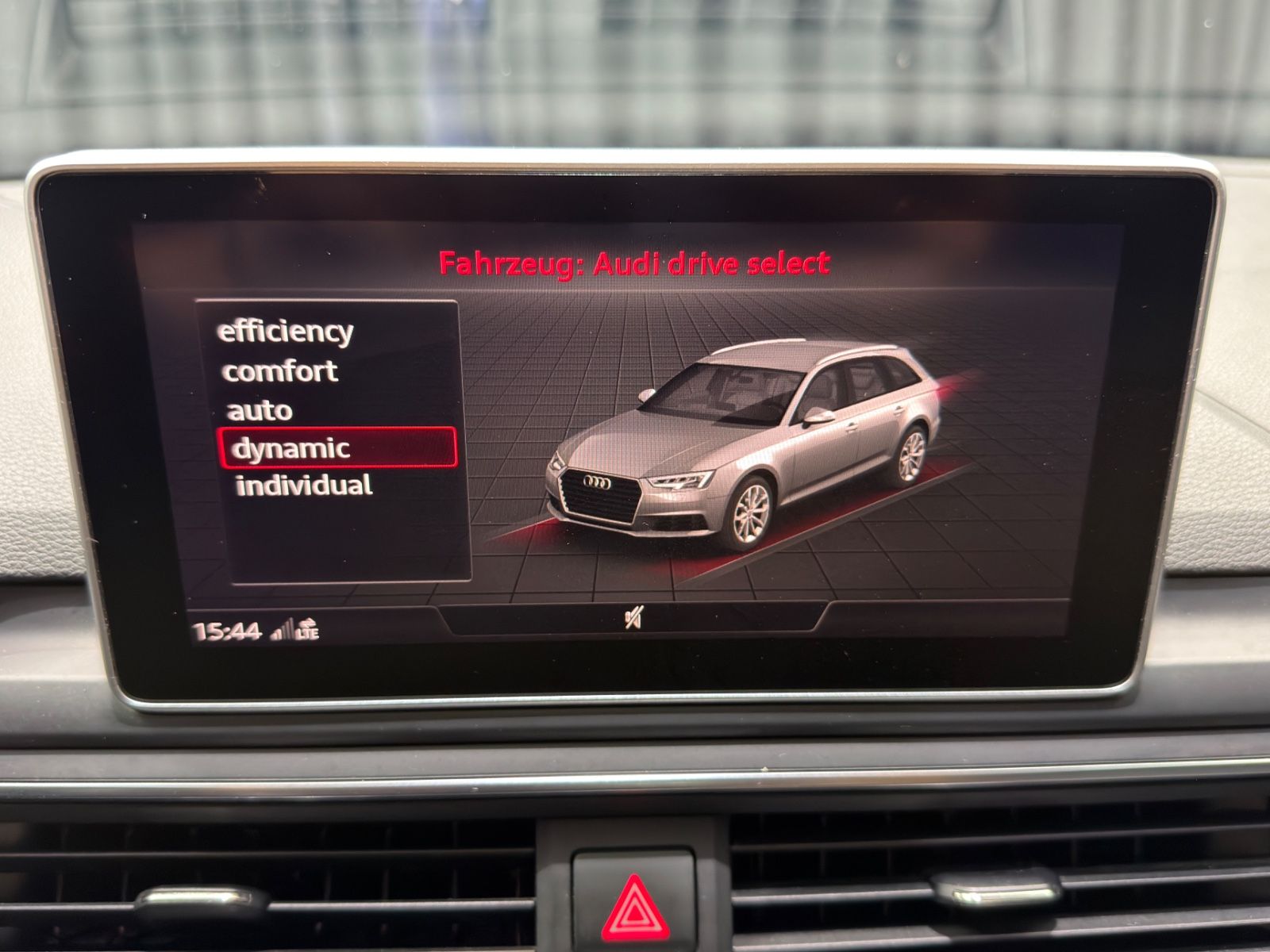 Fahrzeugabbildung Audi A4 Avant quattro sport|3xS-LINE|XENON|NAVI|VOLL