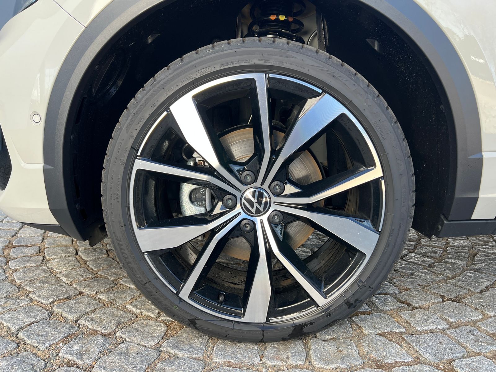 Fahrzeugabbildung Volkswagen T-Roc R-Line 1.5 TSI DSG *Black Style, AHK, Pano