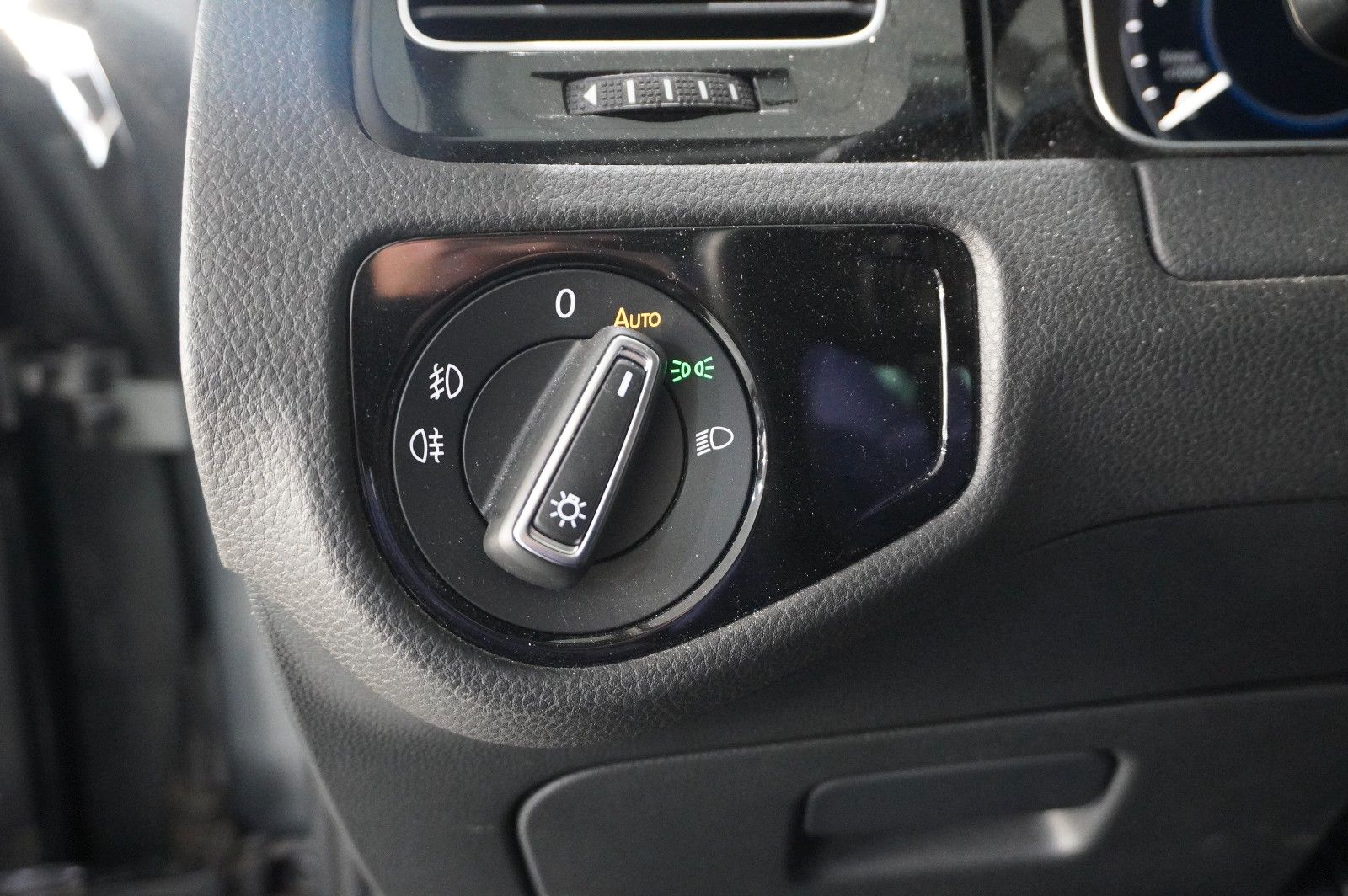 Fahrzeugabbildung Volkswagen Golf VII Lim. 2.0D JOIN NAVI/LED/KAMERA/DYNA./SH