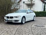 BMW 320d Luxury Line / HEAD-UP / KAMERA / XL NAV - BMW 320 Gebrauchtwagen in Frankfurt