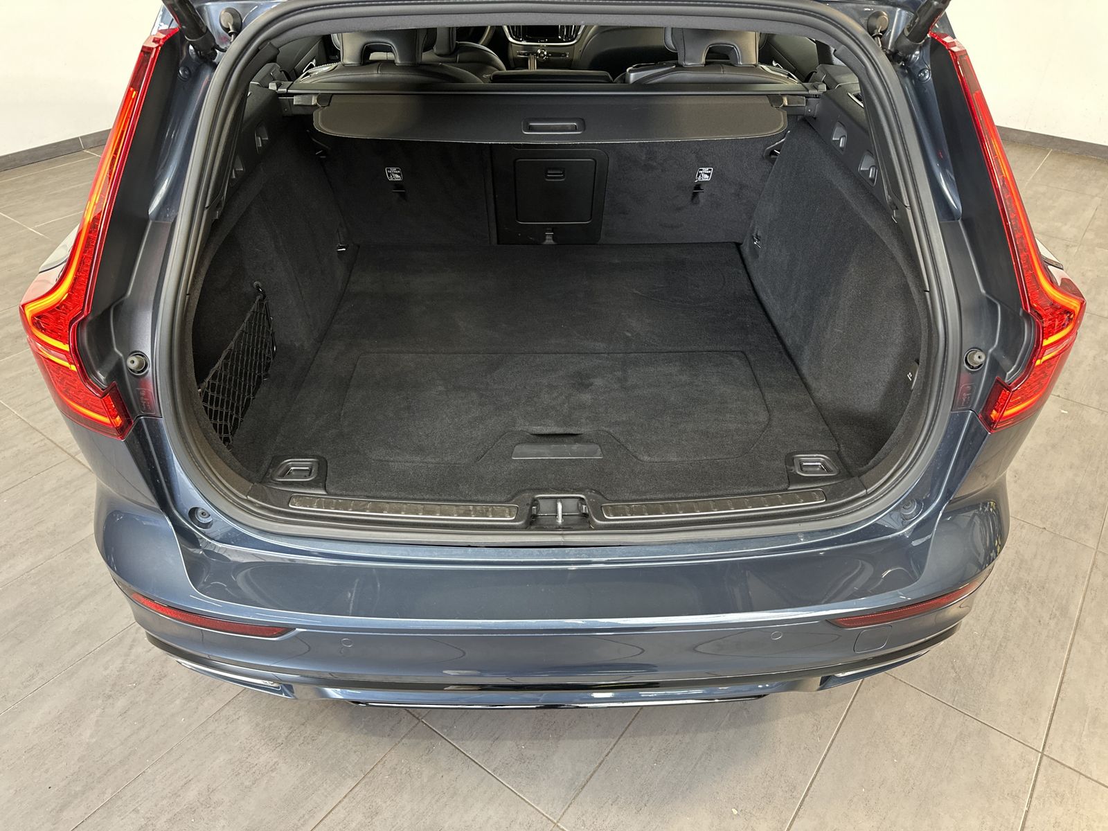 Fahrzeugabbildung Volvo V60 T6 AWD Recharge R-Design NAV+LED+PANO+H&K+VC