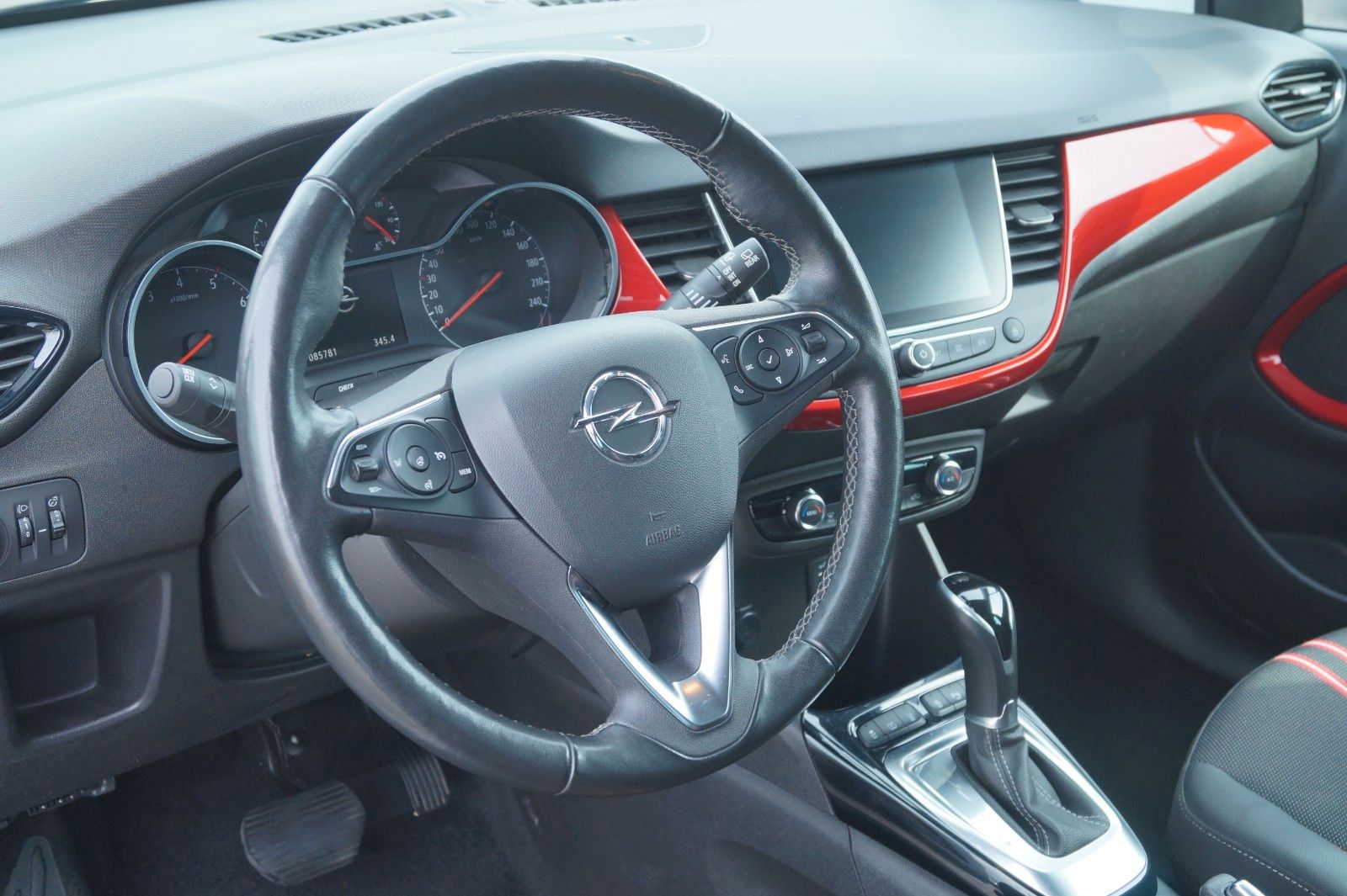 Fahrzeugabbildung Opel Crossland (X) 1.2 Automatik *1. Hand