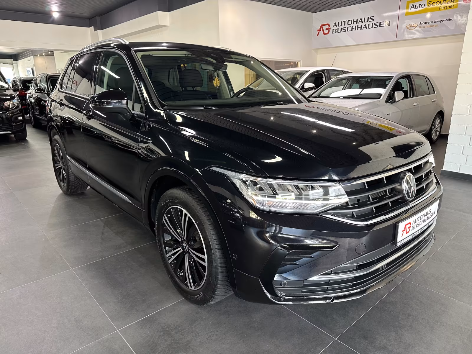 Volkswagen Tiguan 1.5TSI Active Aut. DSG*Topausstattung