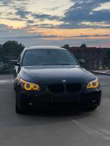 BMW E60 523i 2006 M-Paket Stoßstange Harman Kardon - BMW: Schwarz, E60