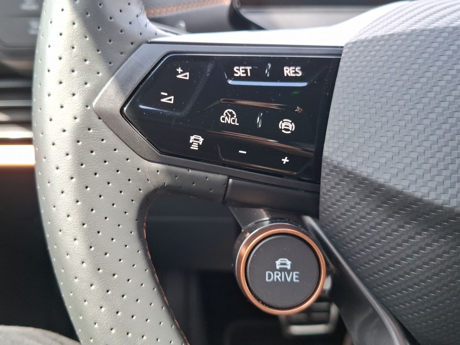 Fahrzeugabbildung CUPRA Born Edition Dynamic LED Navi ACC SHZ RFK 19"