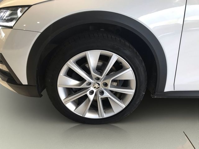 Octavia Combi Scout 2.0 TDI 4x4 DSG*AHK*MATRIX*