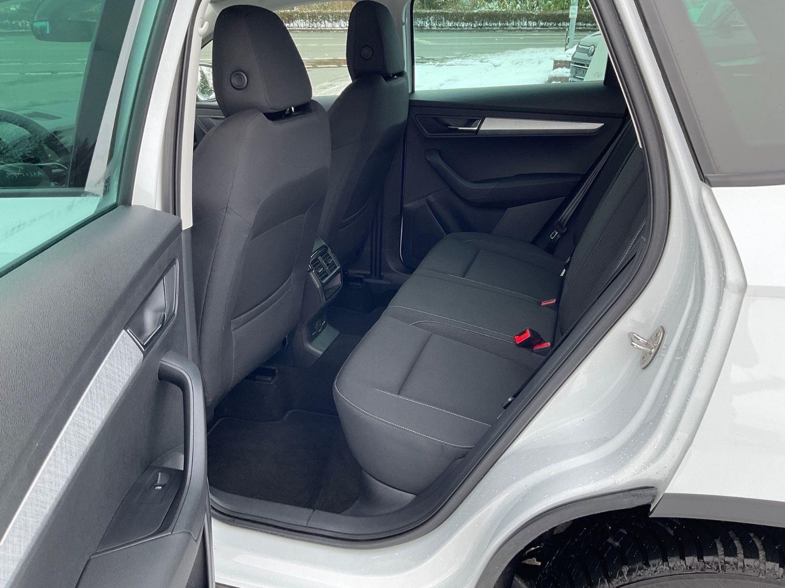 Fahrzeugabbildung SKODA Karoq 1.5l TSI DSG Tour,AHK,Navi,Kamera