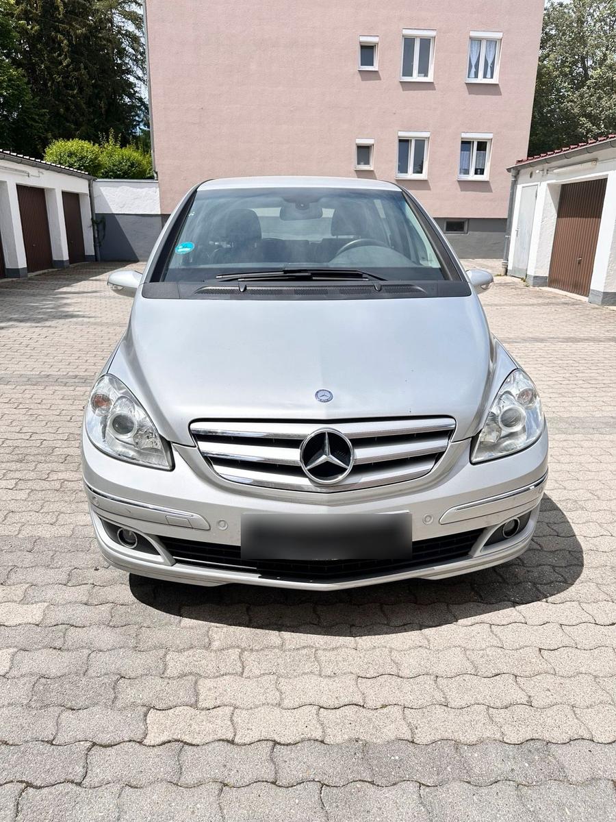 Mercedes-Benz B 200