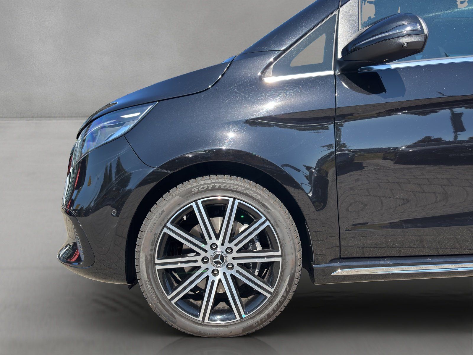 Fahrzeugabbildung Mercedes-Benz V 300 d L EXCLUSIVE Standhz AIRMATIC Pano DISTRO