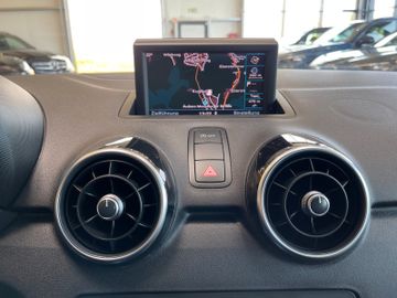 Audi A1 ambition *BI-XENON*NAVI*SZHZ*TEMPOMAT*PDC*