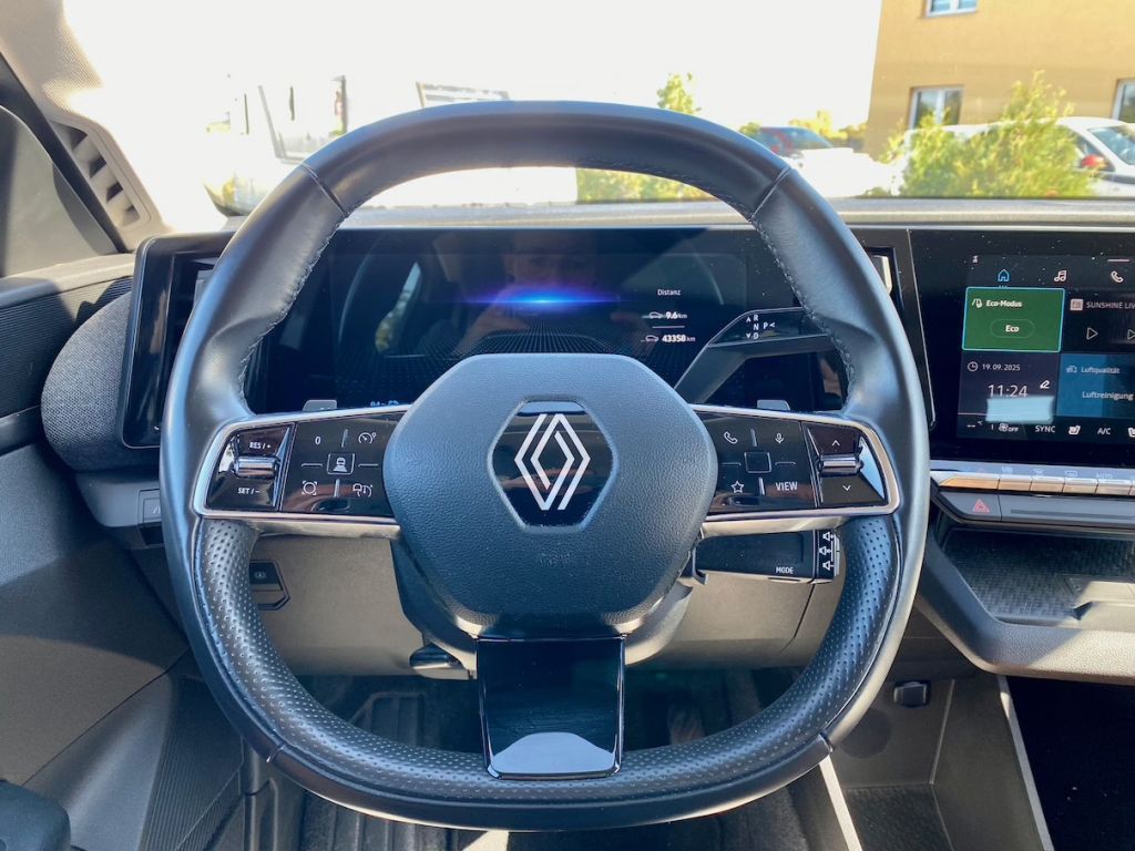 Fahrzeugabbildung Renault Megane E-TECH EV40 AAC SHZ CARPLAY LED KAMERA
