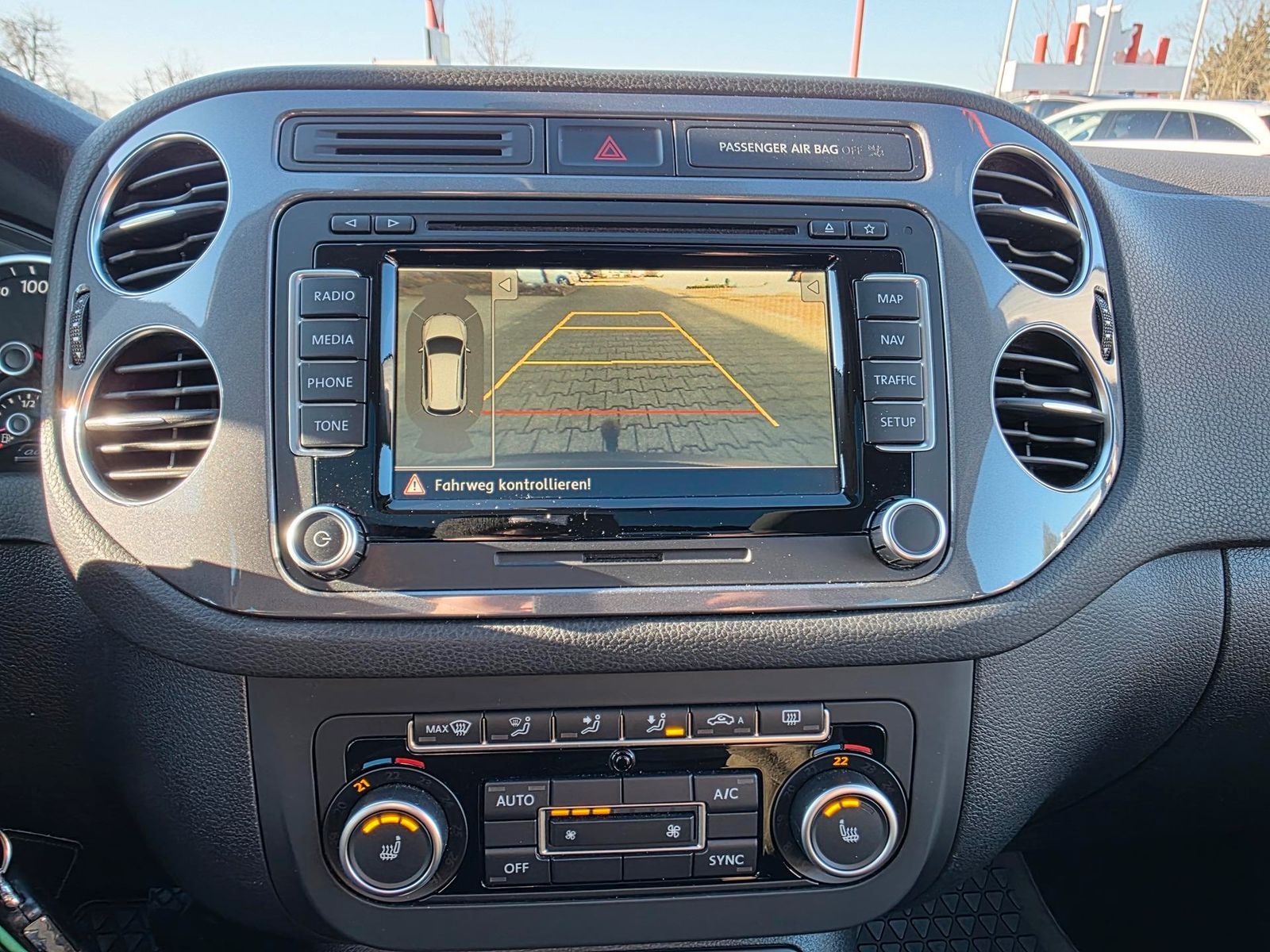 Fahrzeugabbildung Volkswagen Tiguan 2.0 TDI 4x4/Bi-Xenon/Navi/Pano/Ahk