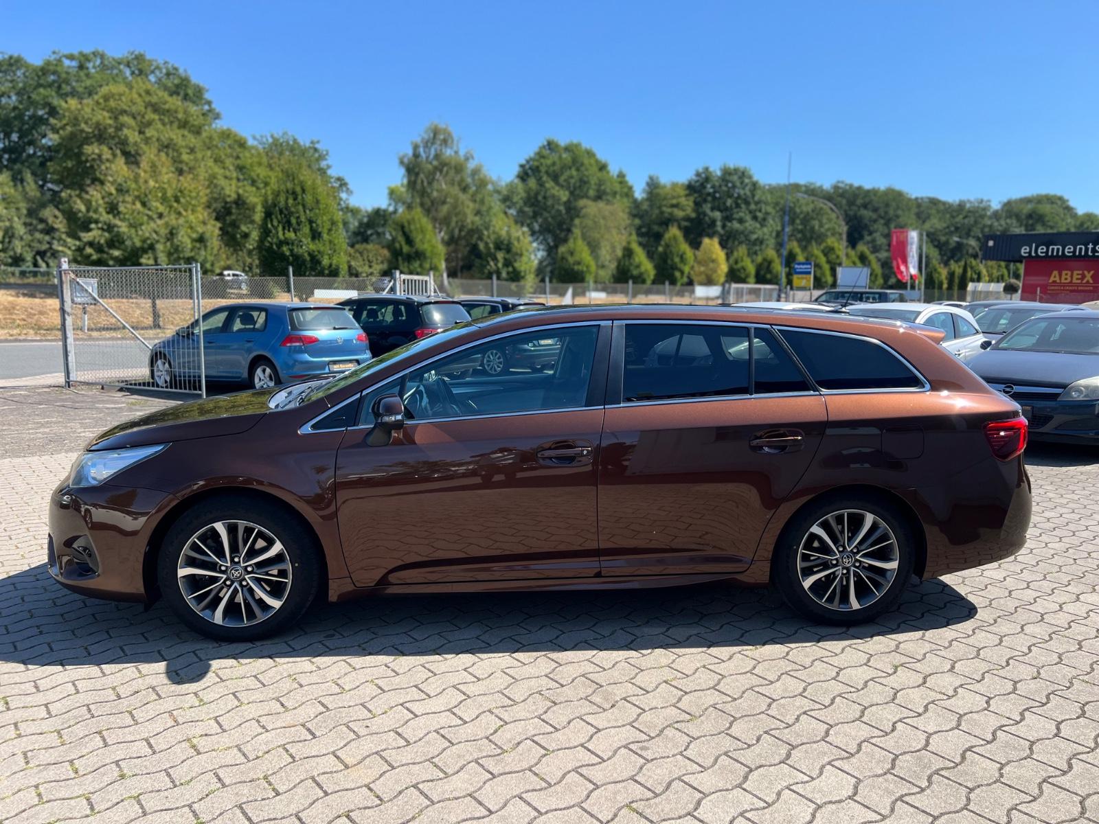 Toyota Avensis 2015 — photo 17