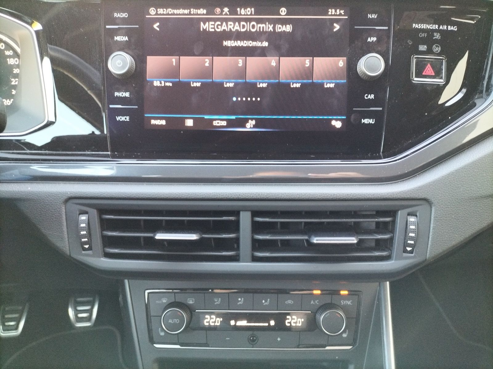 Fahrzeugabbildung Volkswagen Polo R-Line TSI LED ACC PANO SHZ PDC Navi Klima