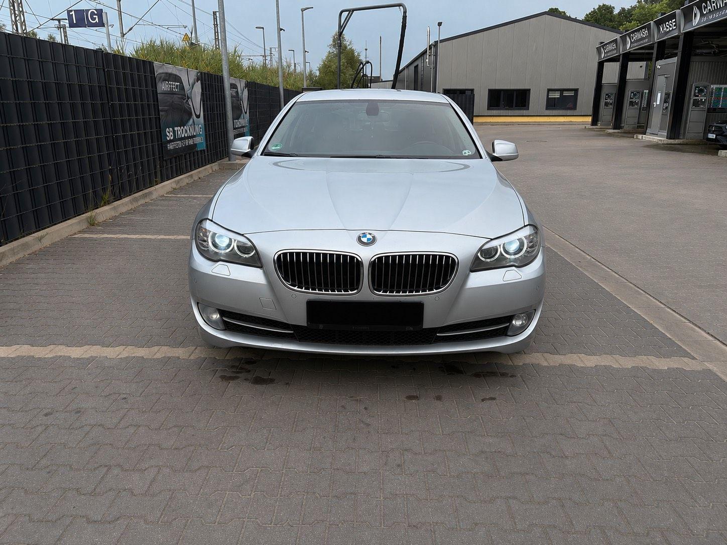 BMW 520 2012 — interior