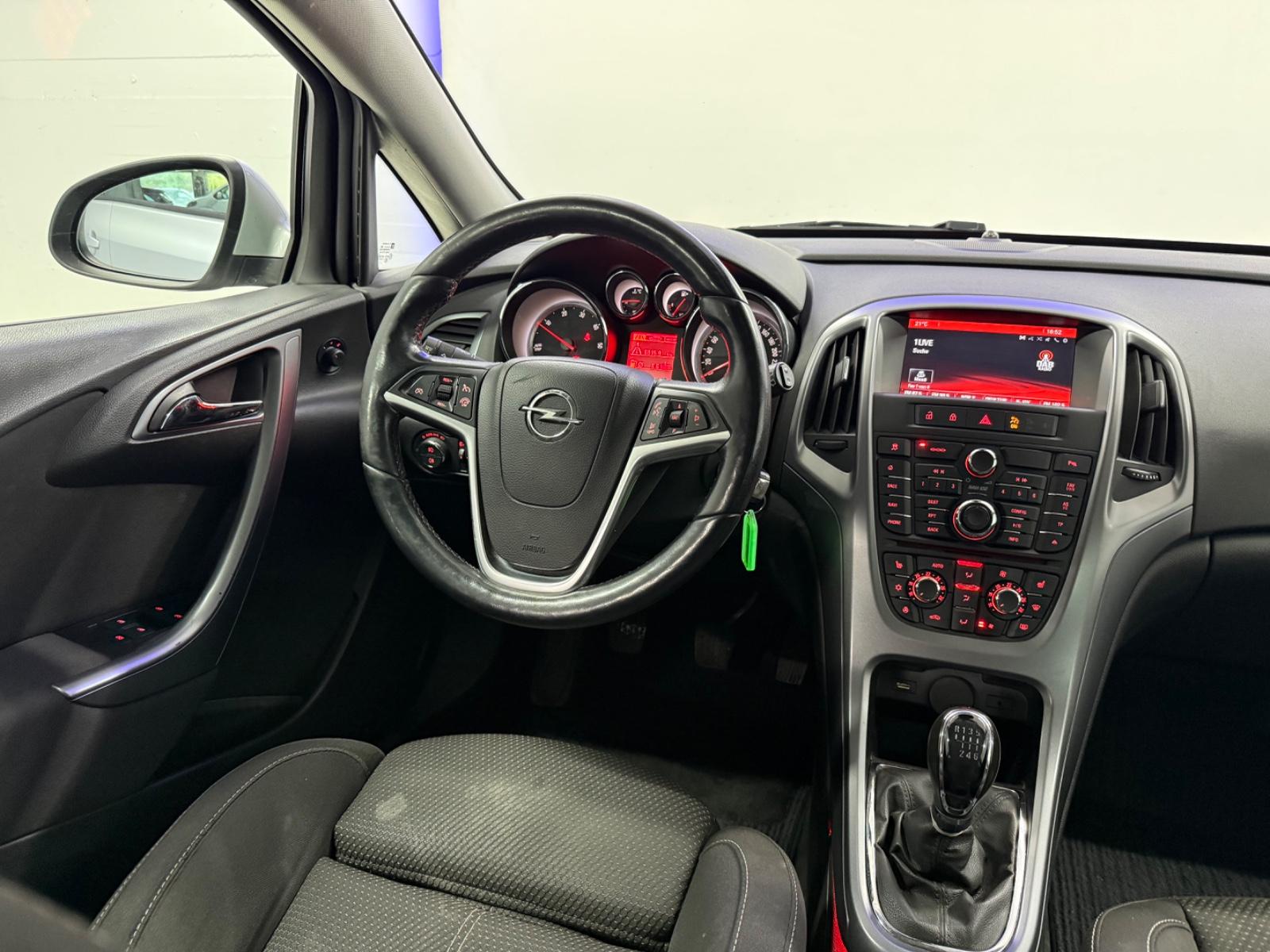 Opel Astra 2014 — photo 24