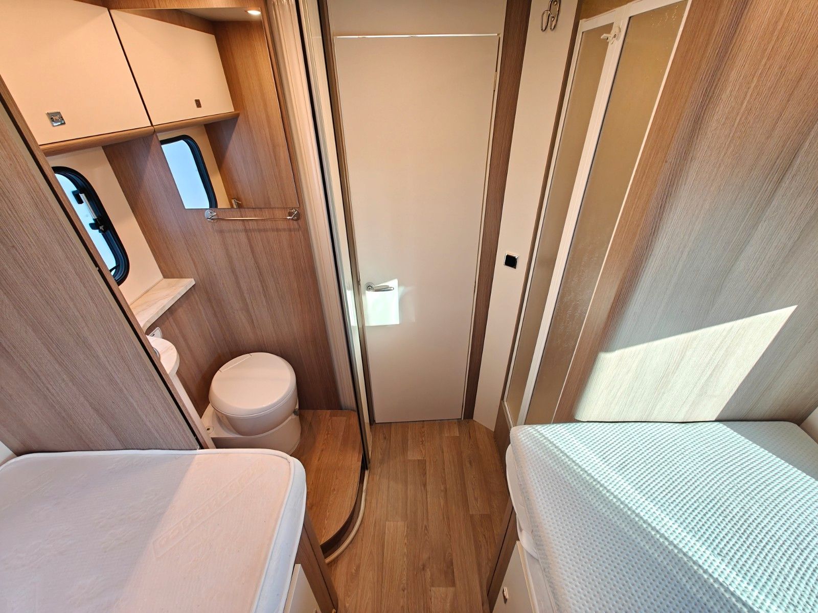 Fahrzeugabbildung XGO Dynamic 99 P + Hubbett, Solar, SAT, TV, Markise