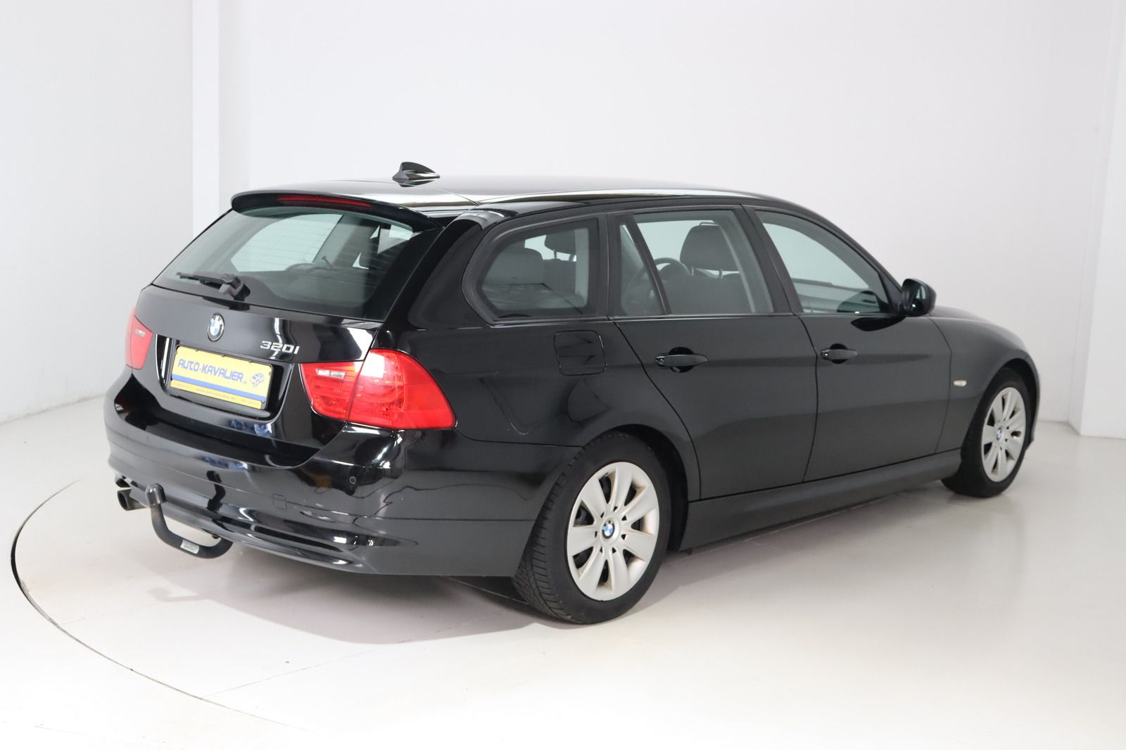 Fahrzeugabbildung BMW 320i touring * Sitzhzg. * Navi