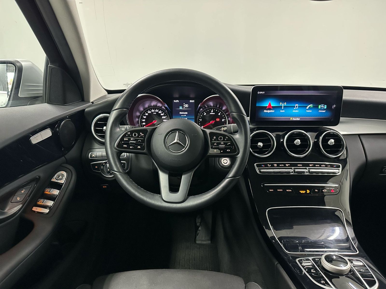 Fahrzeugabbildung Mercedes-Benz C 200 d T*DISTRO*AHK*SPURH*TOTWINK*SH*CARPL