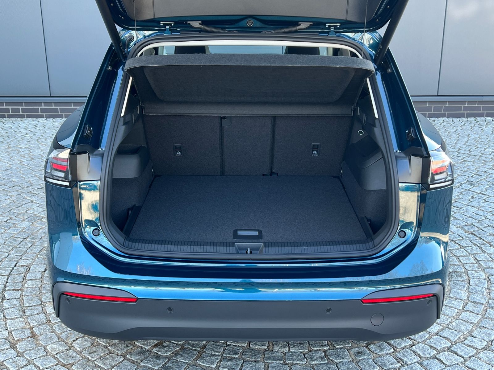 Fahrzeugabbildung Volkswagen Tiguan LIFE 1.5 eTSI DSG *AHK, LED Plus, Kamera,