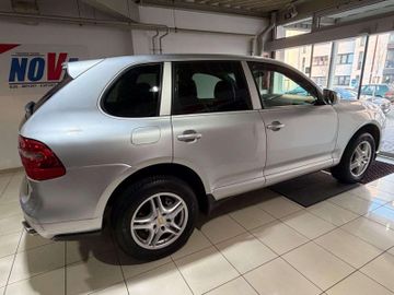Porsche Cayenne - 8