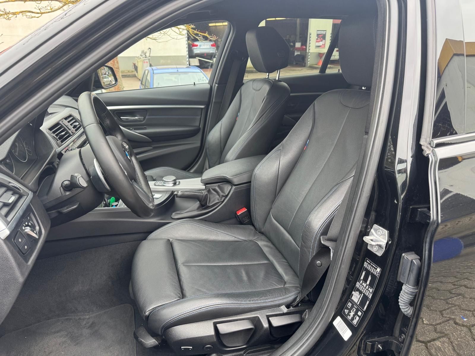 Fahrzeugabbildung BMW 330 3 Touring xDrive M Sport Shadow Line Leder