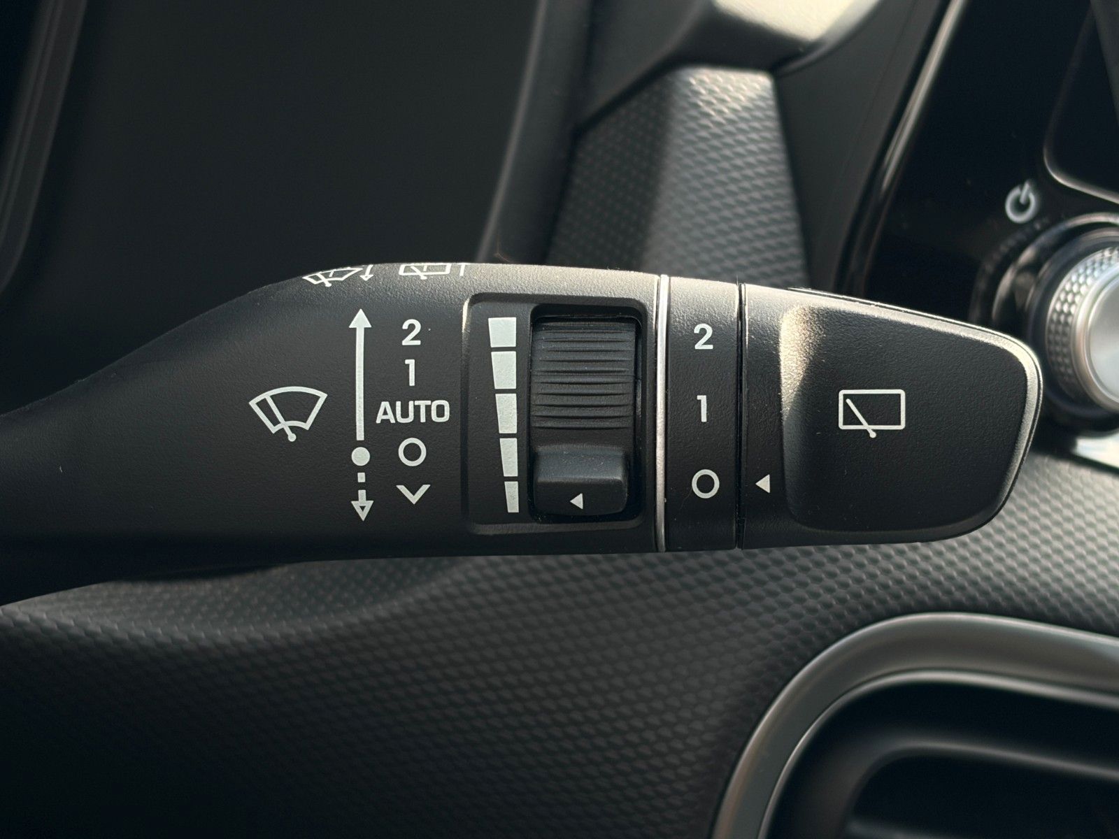 Fahrzeugabbildung Hyundai KONA E Trend NAV LHZ LKA LFA ACC KRELL CarPlay