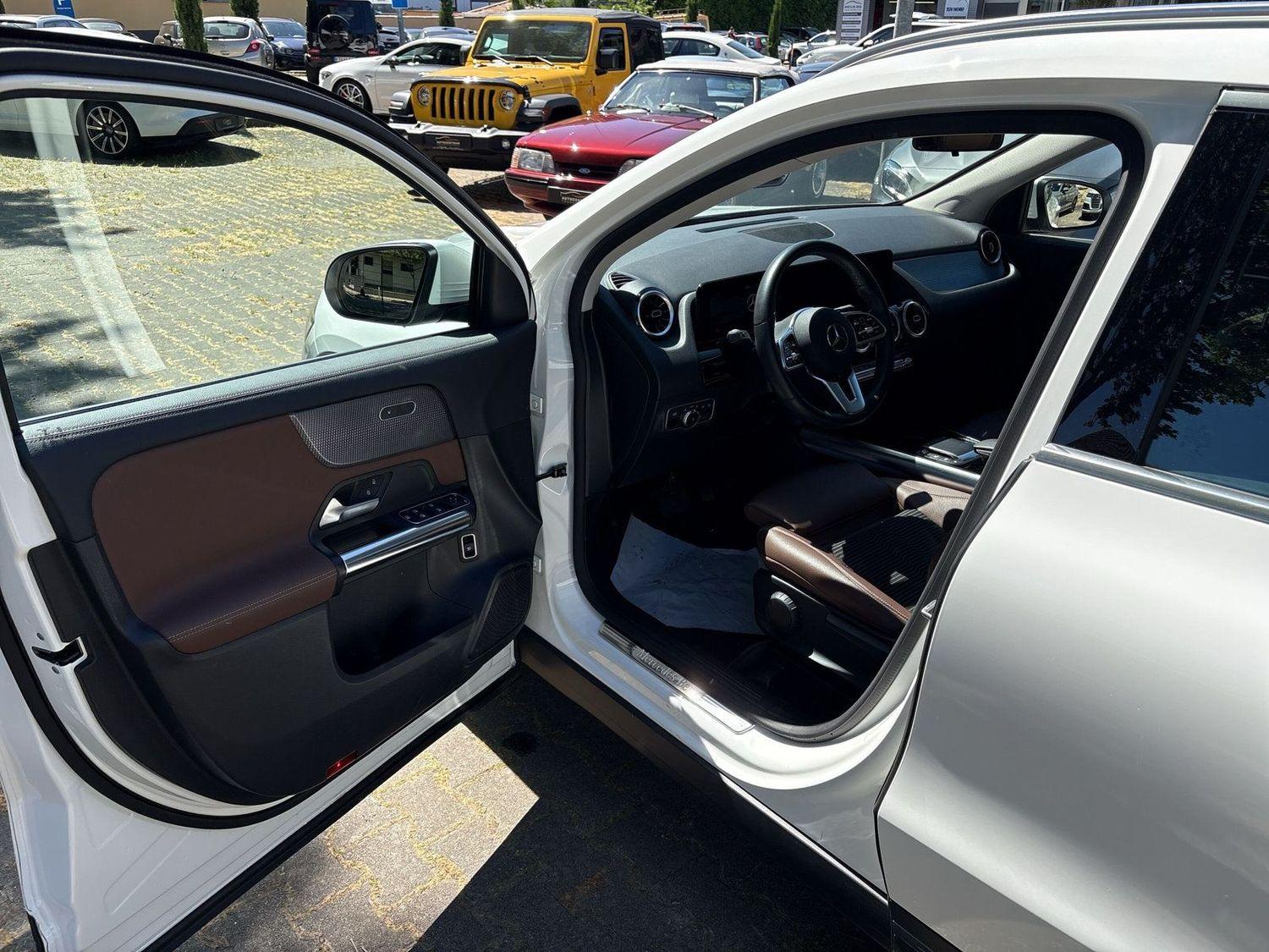 Mercedes-Benz GLA 8Fach PANO AHK ACC, миниатюра 5