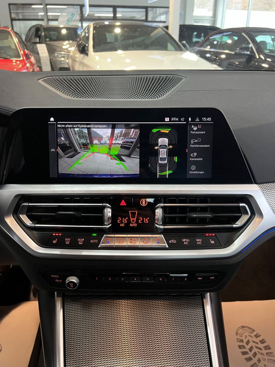Fahrzeugabbildung BMW 330 i M Sport * Head-Up *Ambiente* LEDER *