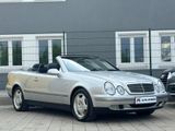 Mercedes-Benz CLK 320 ELEGANCE/Automatik/Klima/PDC/1 Hand /TOP - Mercedes-Benz CLK 320 mit Benzin-Antrieb: Cabrio