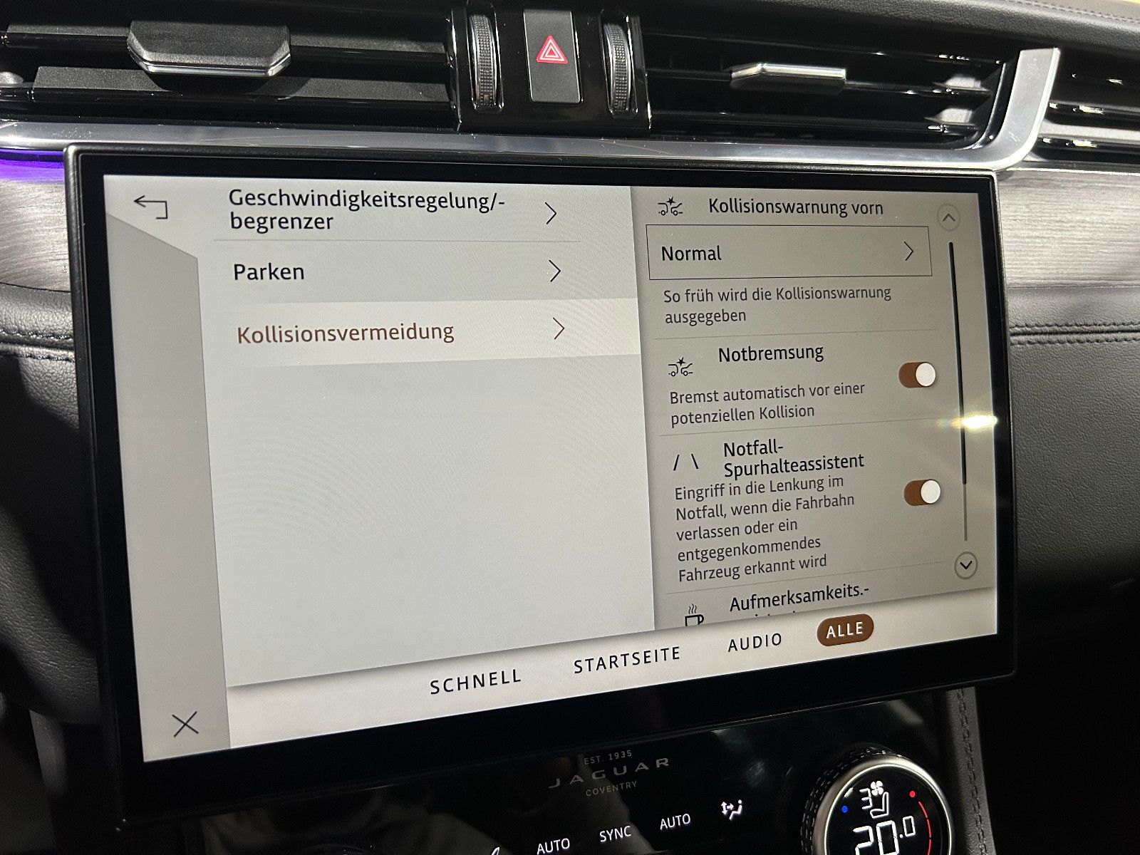 Fahrzeugabbildung Jaguar F-PACE SE AWD/HEAD-UP/MEMORY/ACC/KAMERA/APPLE