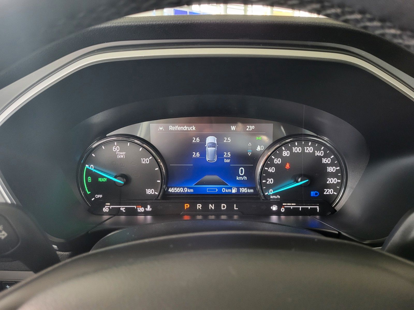 Fahrzeugabbildung Ford Kuga Plug-In/NAVI/SITZHZG./AHK/PDC