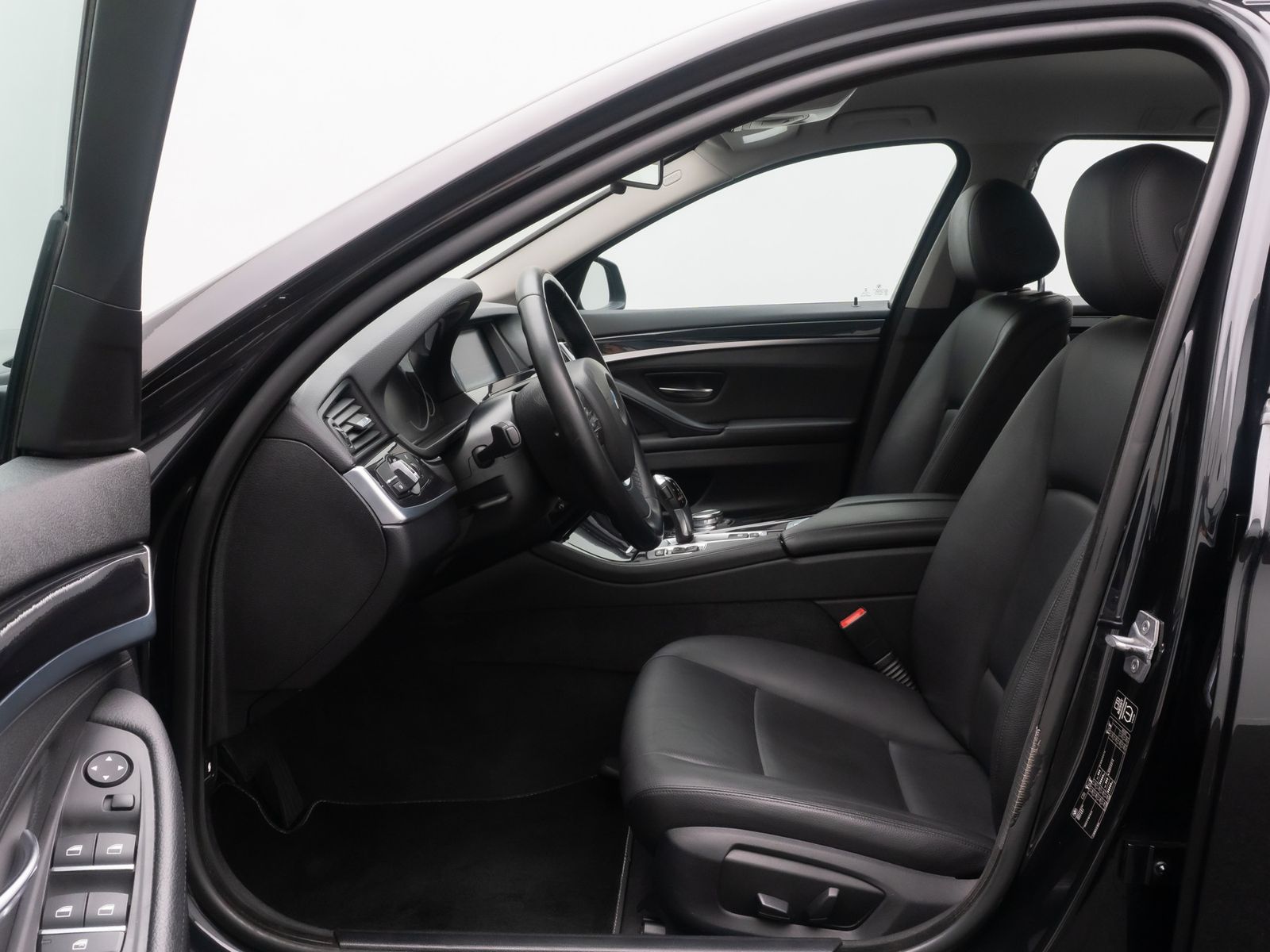 Fahrzeugabbildung BMW 530d NaviProf GeschwindigReg PDC Bi-Xenon Leder