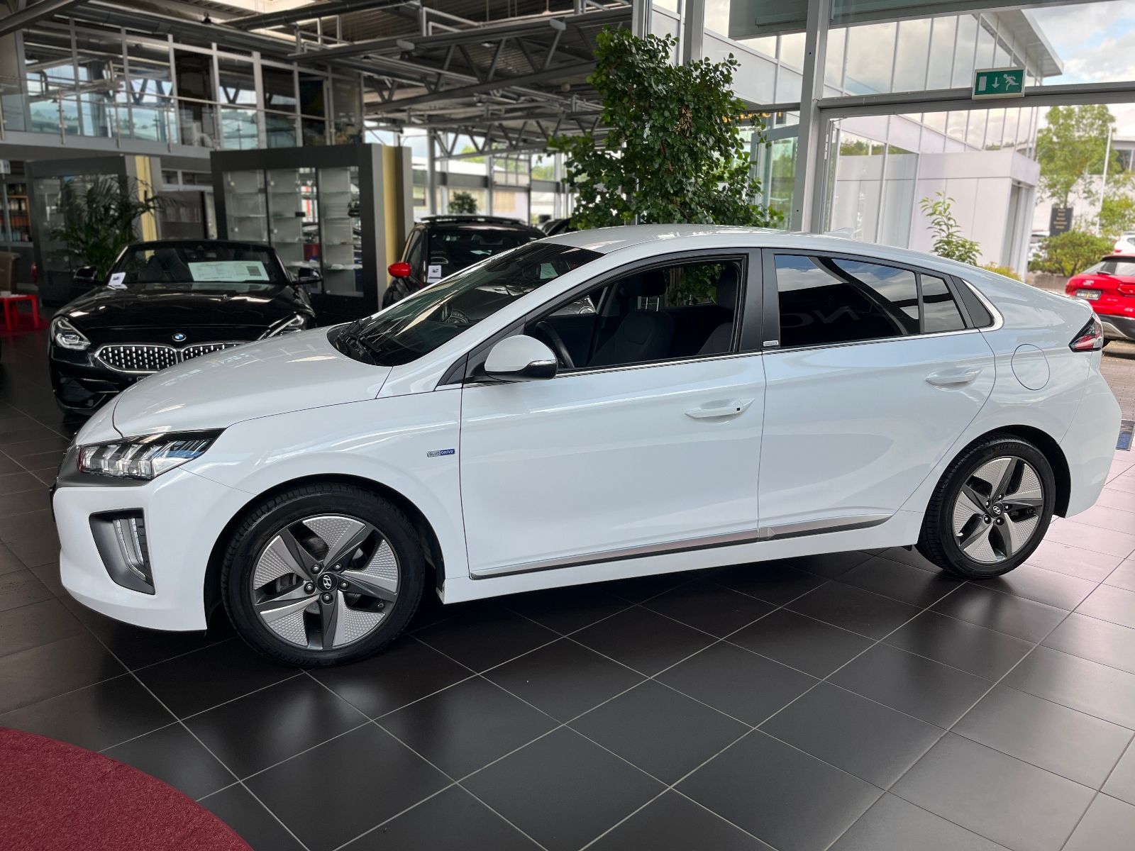 Fahrzeugabbildung Hyundai IONIQ Style Hybrid AHK LED NAV SHZ ALU