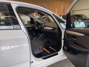 BMW 218d Active Tourer *NAVI*1.HAND*19%*PDC*SHZ*